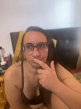 Snapshot of gloria7v05 chatting on July 2026 05:23:02 PM gloria7v05 online show from July 2026 05:23:02 PM