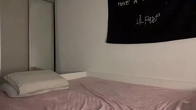 Snapshot of ur_molly chatting on September 2025 10:46:02 PM ur molly online show from September 2025 10:46:02 PM