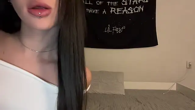 Snapshot of ur_molly chatting on October 2025 03:34:01 PM ur molly online show from October 2025 03:34:01 PM