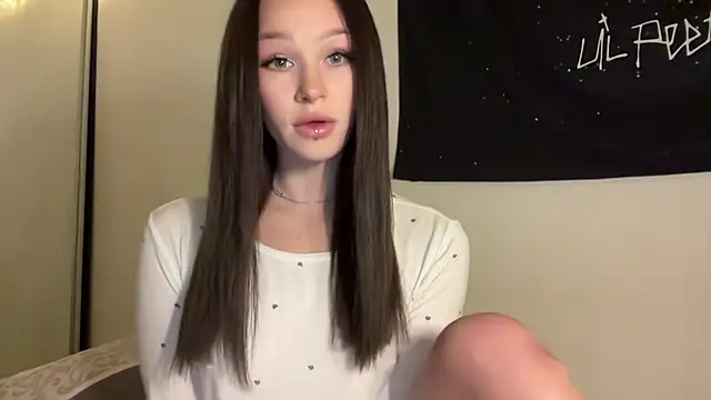 Snapshot of ur_molly chatting on November 2025 01:34:02 PM ur molly online show from November 2025 01:34:02 PM