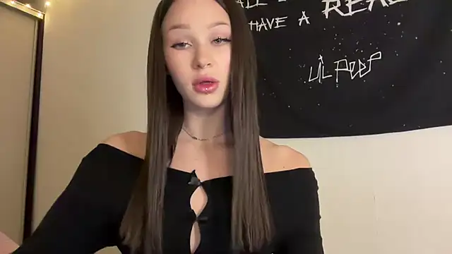 Snapshot of ur_molly chatting on November 2025 01:00:01 PM ur molly online show from November 2025 01:00:01 PM