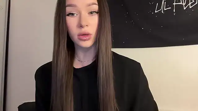 Snapshot of ur_molly chatting on January 2026 02:48:01 AM ur molly online show from January 2026 02:48:01 AM