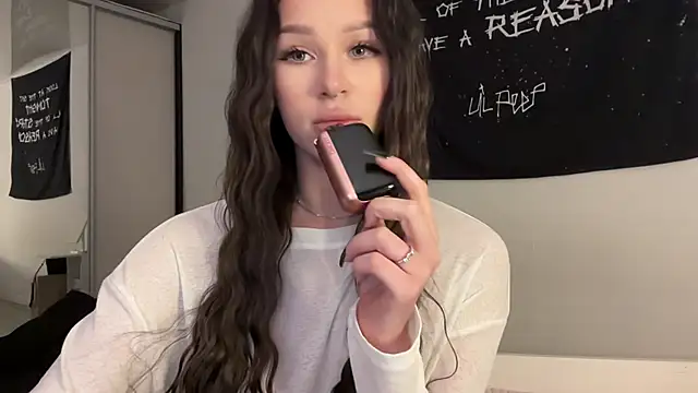 Snapshot of ur_molly chatting on February 2026 10:24:01 AM ur molly online show from February 2026 10:24:01 AM