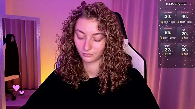 Snapshot of lady_curls chatting on January 2025 11:19:01 PM lady curls online show from January 2025 11:19:01 PM