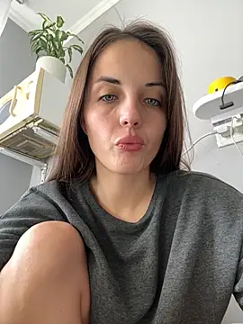 Snapshot of AmiLavs chatting on October 2025 09:38:02 AM AmiLavs online show from October 2025 09:38:02 AM