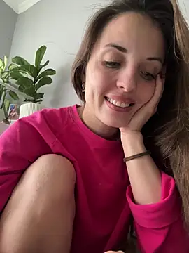 Snapshot of AmiLavs chatting on December 2025 11:04:02 AM AmiLavs online show from December 2025 11:04:02 AM