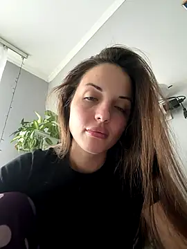 Snapshot of AmiLavs chatting on December 2025 11:28:01 AM AmiLavs online show from December 2025 11:28:01 AM