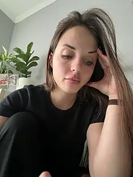 Snapshot of AmiLavs chatting on December 2025 11:18:01 AM AmiLavs online show from December 2025 11:18:01 AM