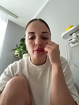 Snapshot of AmiLavs chatting on March 2026 10:00:02 AM AmiLavs online show from March 2026 10:00:02 AM