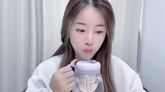 chloe-01 online show from December 2024 04:42:02 AM