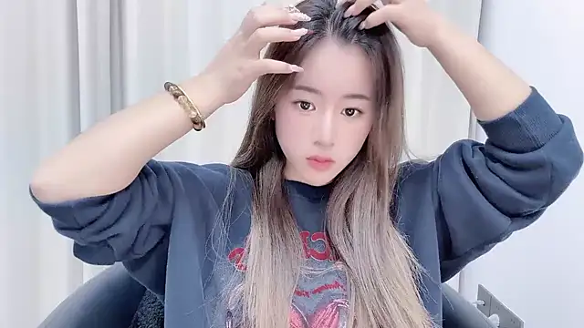 chloe-01 online show from January 2025 12:42:01 PM