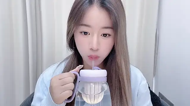 chloe-01 online show from January 2025 04:32:01 AM