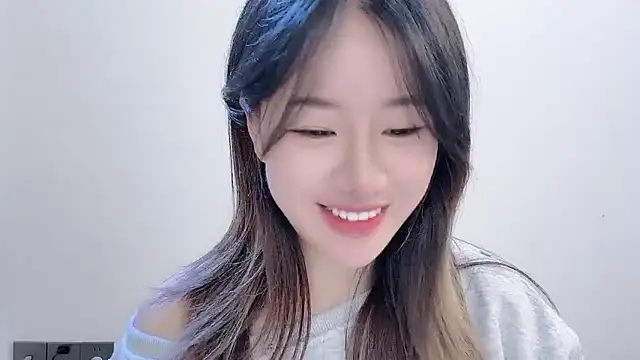 chloe-01 online show from November 2025 03:15:01 AM