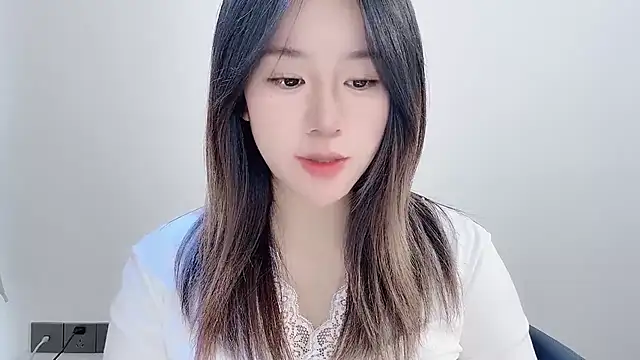 chloe-01 online show from November 2025 03:50:01 AM