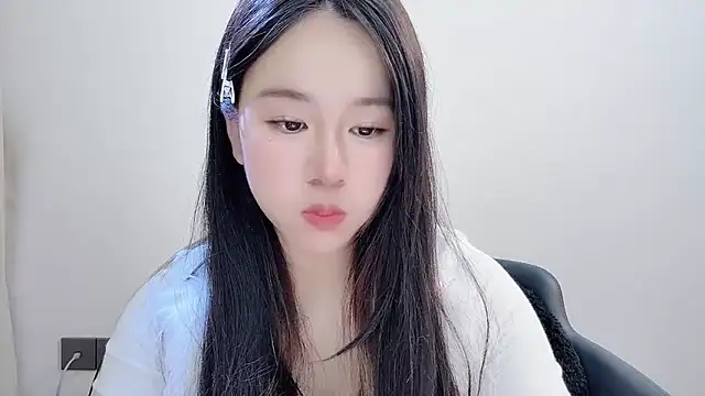 chloe-01 online show from December 2025 03:32:01 PM