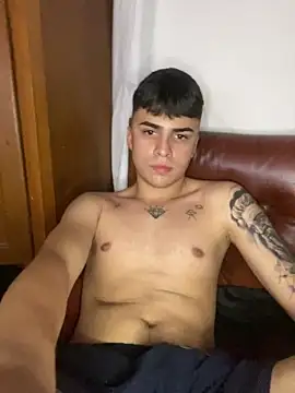 Snapshot of corey_tylerr chatting on February 2025 09:26:02 PM corey tylerr online show from February 2025 09:26:02 PM