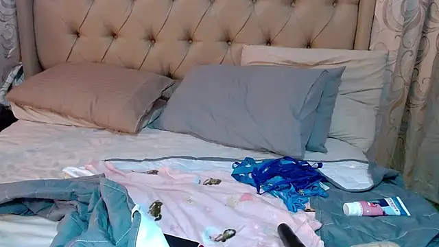 Snapshot of QUEENSHEBAxx01 chatting on September 2025 08:14:02 AM QUEENSHEBAxx01 online show from September 2025 08:14:02 AM