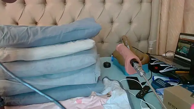 QUEENSHEBAxx01 online show from June 2026 06:05:02 AM
