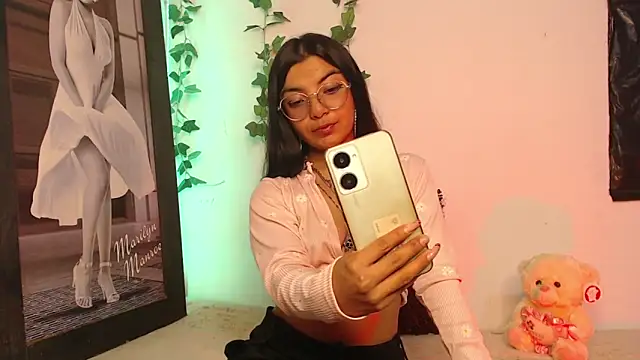 Snapshot of sofi_soft_ chatting on January 2025 11:43:01 PM sofi soft online show from January 2025 11:43:01 PM