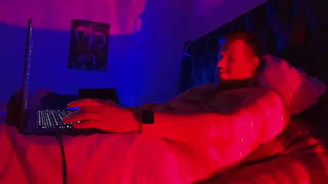 Snapshot of bearcloudcomputa chatting on December 2024 12:42:01 PM bearcloudcomputa online show from December 2024 12:42:01 PM