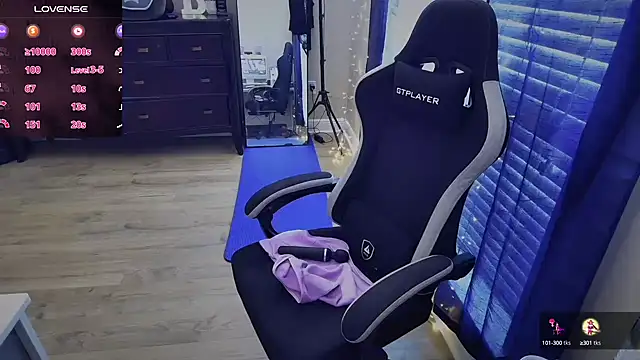 Snapshot of Brooklyn_Bee chatting on September 2025 08:11:02 PM Brooklyn Bee online show from September 2025 08:11:02 PM