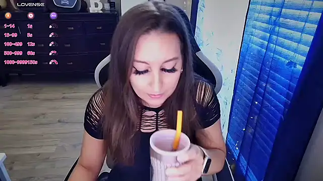 Snapshot of Brooklyn_Bee chatting on October 2025 07:59:01 PM Brooklyn Bee online show from October 2025 07:59:01 PM