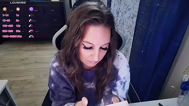 Snapshot of Brooklyn_Bee chatting on January 2026 11:08:01 PM Brooklyn Bee online show from January 2026 11:08:01 PM