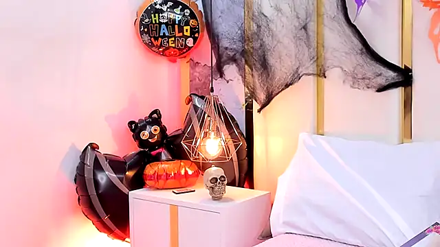 Snapshot of SalommeFlores chatting on October 2025 07:10:02 PM SalommeFlores online show from October 2025 07:10:02 PM