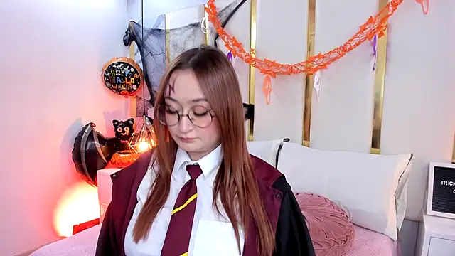 Snapshot of SalommeFlores chatting on October 2025 09:27:01 PM SalommeFlores online show from October 2025 09:27:01 PM