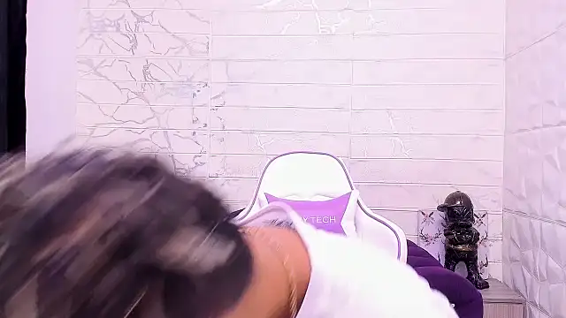 Im Milan Rs online show from February 2025 12:08:01 AM