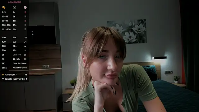 chloewallace online show from March 2025 07:32:01 PM