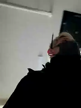 Snapshot of da--------i chatting on February 2025 04:44:01 AM da--------i online show from February 2025 04:44:01 AM