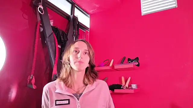 Ambar Roux  online show from November 2025 03:22:01 PM