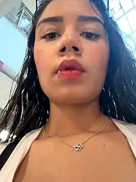  Luana online show from October 2025 07:49:01 PM