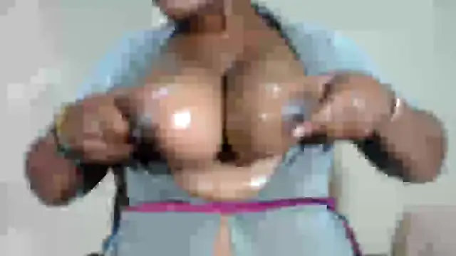 Snapshot of boobassymom chatting on February 2025 05:40:01 PM boobassymom online show from February 2025 05:40:01 PM