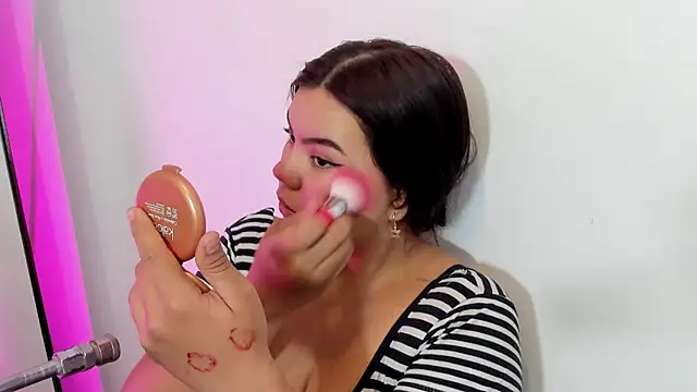 klhoe boobs online show from May 2026 03:33:01 AM