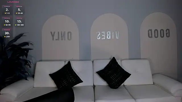 ValeriaRoldanX online show from June 2026 11:42:01 AM