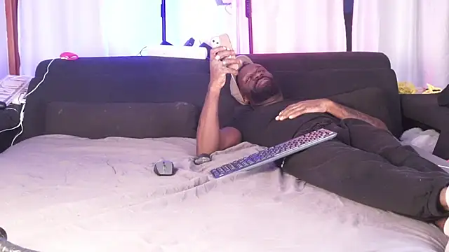 Snapshot of MacTroy chatting on October 2025 04:27:01 PM MacTroy online show from October 2025 04:27:01 PM