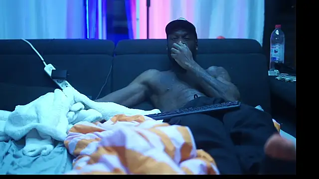 Snapshot of MacTroy chatting on October 2025 08:31:02 PM MacTroy online show from October 2025 08:31:02 PM