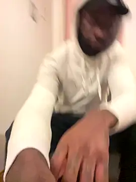 Snapshot of MacTroy chatting on October 2025 10:47:02 PM MacTroy online show from October 2025 10:47:02 PM