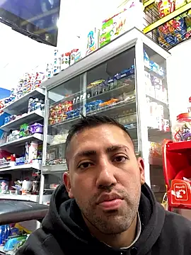 JuanZapata33 online show from April 2026 02:56:02 PM