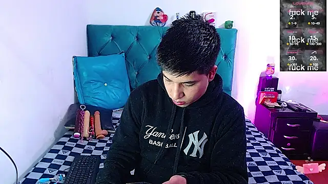 Snapshot of Randy_horny chatting on February 2025 05:37:01 AM Randy horny online show from February 2025 05:37:01 AM