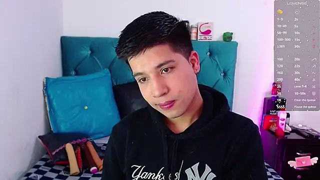 Snapshot of Randy_horny chatting on February 2025 12:21:02 PM Randy horny online show from February 2025 12:21:02 PM