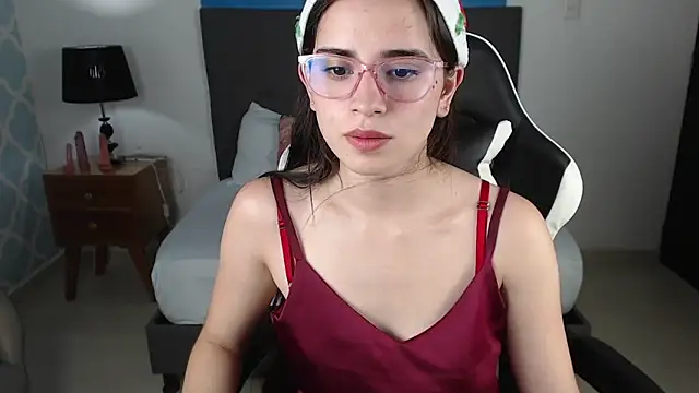 Snapshot of angelica_dymond chatting on December 2024 12:00:02 PM angelica dymond online show from December 2024 12:00:02 PM