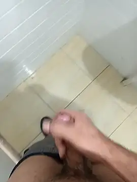 Snapshot of 1995eduardo chatting on September 2025 03:33:01 PM 1995eduardo online show from September 2025 03:33:01 PM