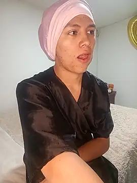 Snapshot of giuliana_andrade chatting on October 2025 12:10:01 AM giuliana andrade online show from October 2025 12:10:01 AM