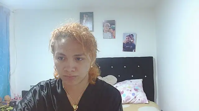 Snapshot of giuliana_andrade chatting on October 2025 12:44:01 AM giuliana andrade online show from October 2025 12:44:01 AM