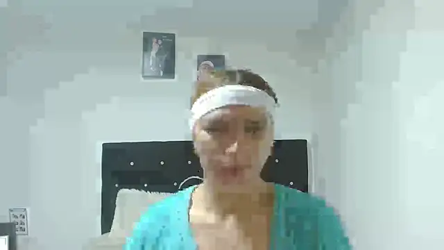 Snapshot of giuliana_andrade chatting on October 2025 01:06:02 AM giuliana andrade online show from October 2025 01:06:02 AM