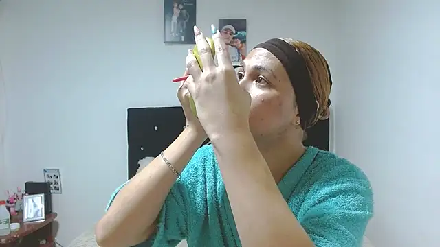 Snapshot of giuliana_andrade chatting on October 2025 11:38:02 PM giuliana andrade online show from October 2025 11:38:02 PM