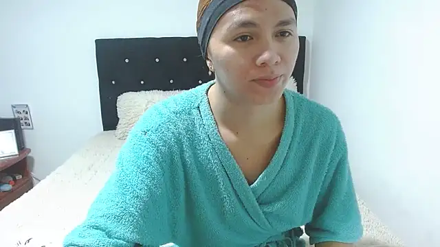 Snapshot of giuliana_andrade chatting on October 2025 12:18:01 AM giuliana andrade online show from October 2025 12:18:01 AM